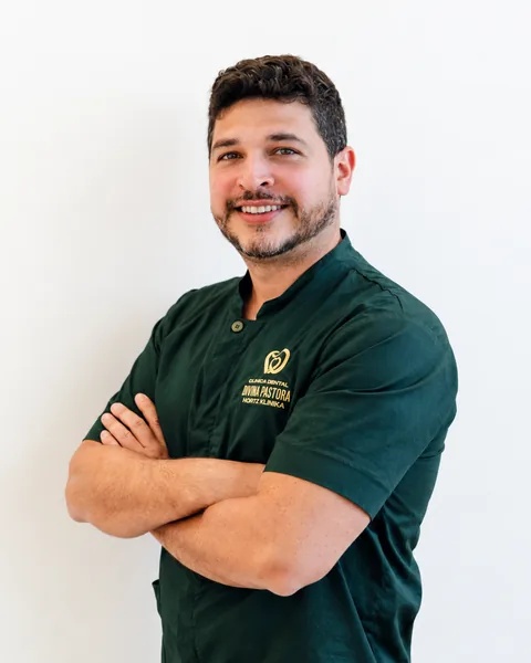 Eduardo Díaz Villasmil · Odontología general · Estética y endodoncia · Clínica Dental Divina Pastora, Ansoáin