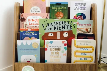 Rincón de lectura de la sala de espera · Clínica Dental Divina Pastora, Ansoáin